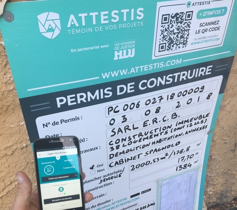 Panneau de permis de construire Azur Réalisation protégé avec Attestis Panneau de permis de construire Azur Réalisation protégé avec Attestis