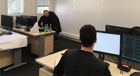 l'environnement de travail des développeurs Attestis : sympa, studieux et avec du matériel au top - si tu es candidat au recrutement consulte notre offre d'emploi ou notre offre de stage l'environnement de travail des développeurs Attestis : sympa, studieux et avec du matériel au top - si tu es candidat au recrutement consulte notre offre d'emploi ou notre offre de stage