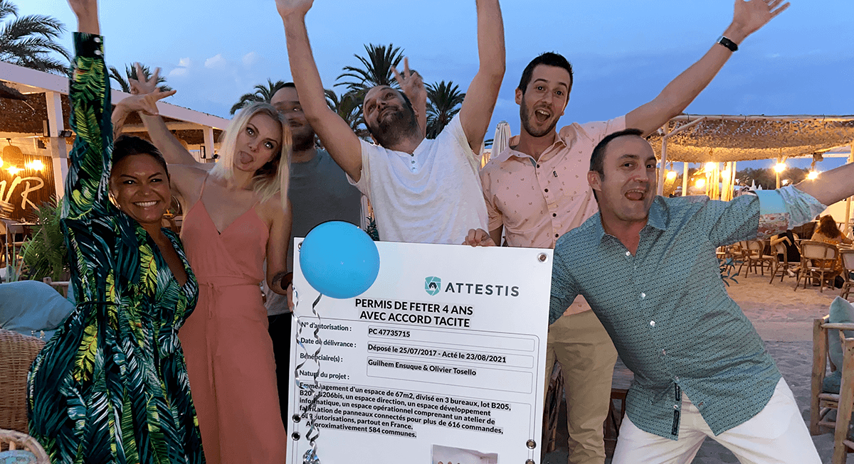 team-4years-2021 L'équipe Attestis fête les 4 ans de la société - rejoins-nous en postulant à une offre d'emploi