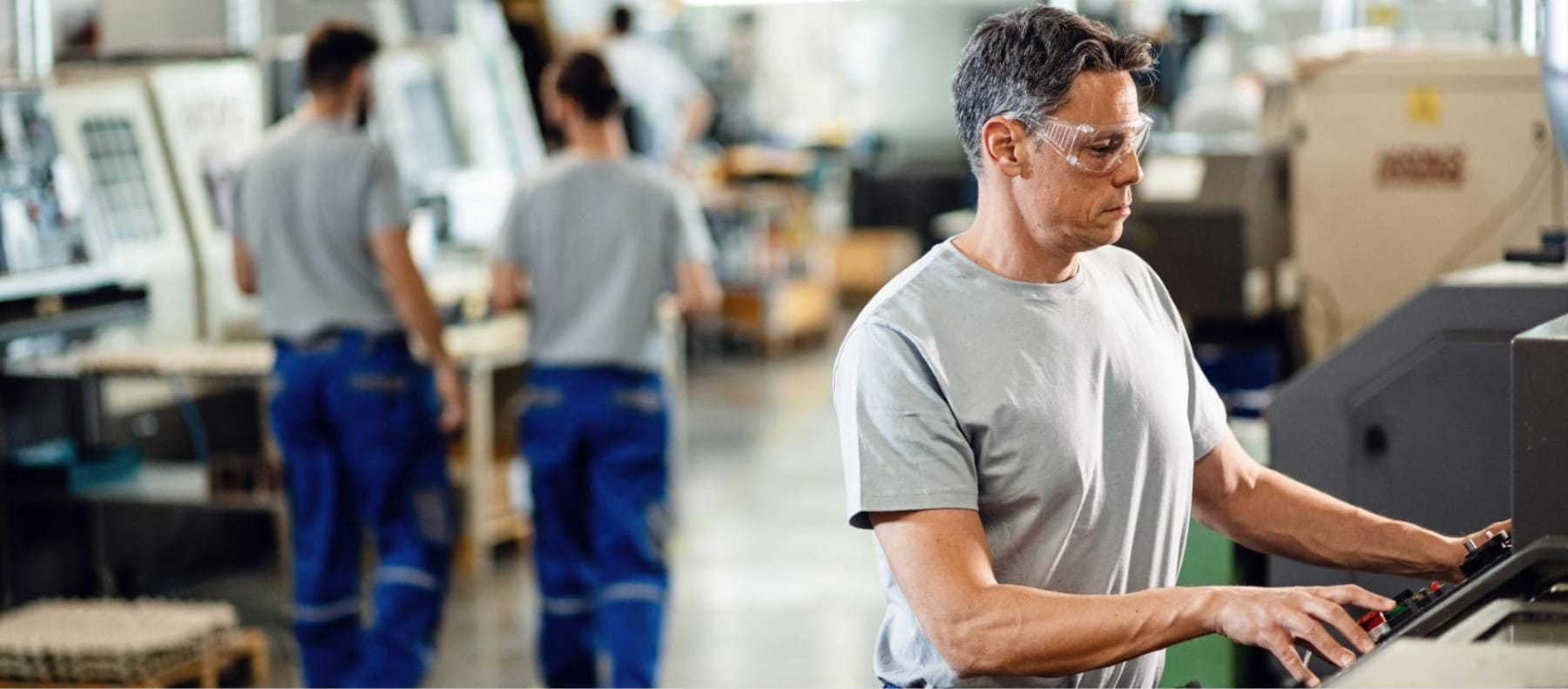 Les coulisses de la fabrication de vos panneaux : le rôle clé des imprimeurs partenaires Attestis